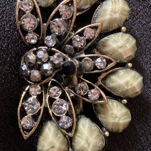 Vintage Peacock 🦚 2” x 1” brooch - Picture 3 of 4